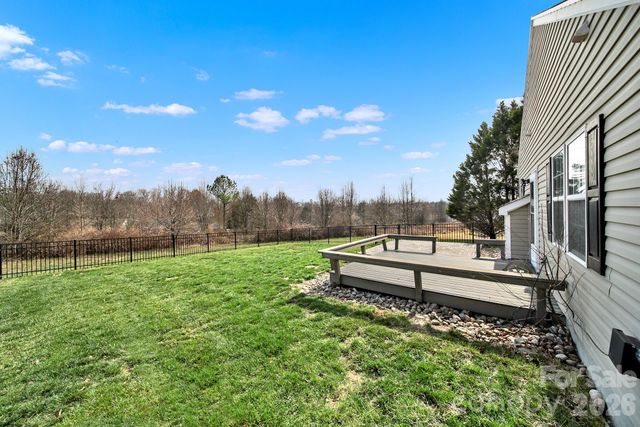 112 N Woodcliff Lane, Mount Holly, NC 28120