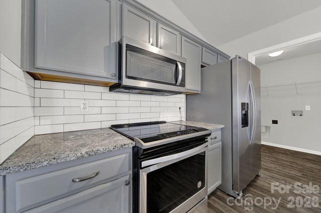 112 N Woodcliff Lane, Mount Holly, NC 28120