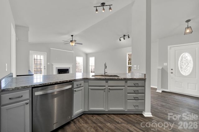 112 N Woodcliff Lane, Mount Holly, NC 28120