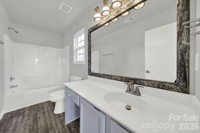 112 N Woodcliff Lane, Mount Holly, NC 28120