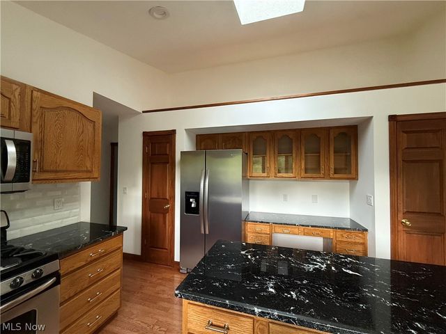 8449 Settlers Passage, Brecksville, OH 44141