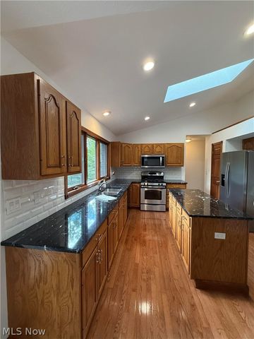 8449 Settlers Passage, Brecksville, OH 44141