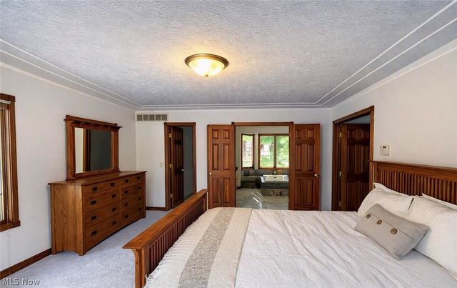 8449 Settlers Passage, Brecksville, OH 44141