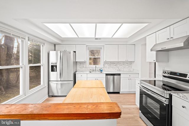 12807 SCRANTON CT, Herndon, VA 20170