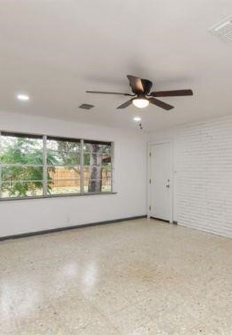 811 Stembridge St, Sinton, TX 78387