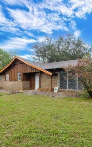 811 Stembridge St, Sinton, TX 78387