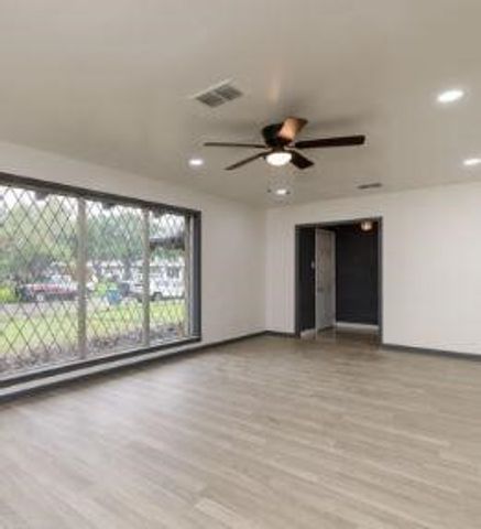 811 Stembridge St, Sinton, TX 78387