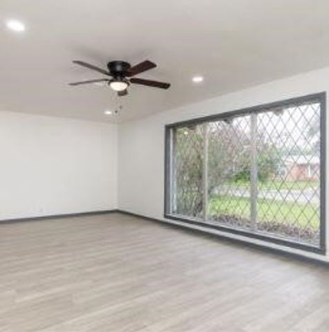 811 Stembridge St, Sinton, TX 78387