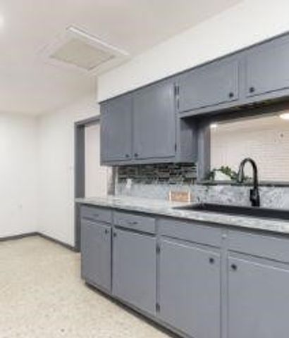 811 Stembridge St, Sinton, TX 78387