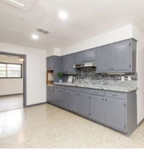 811 Stembridge St, Sinton, TX 78387