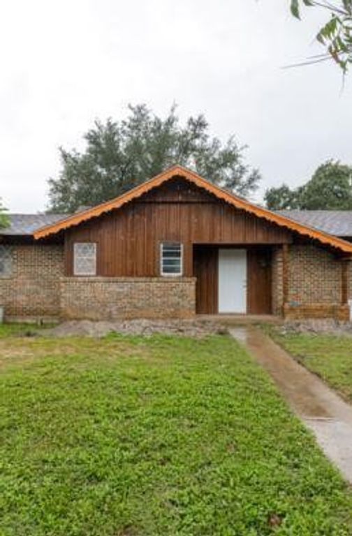 811 Stembridge St, Sinton, TX 78387