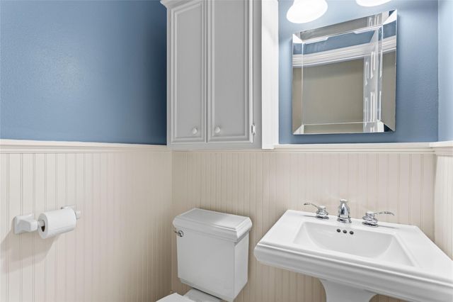 105 Strawberry Drive, Lake Jackson, TX 77566