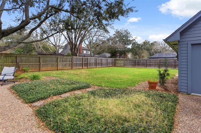 105 Strawberry Drive, Lake Jackson, TX 77566