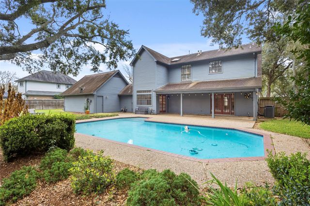 105 Strawberry Drive, Lake Jackson, TX 77566