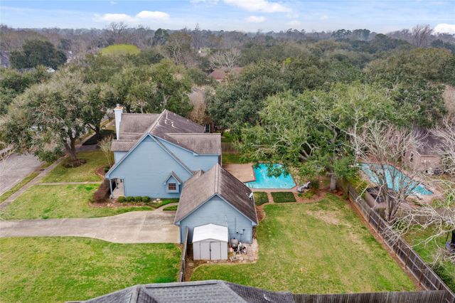 105 Strawberry Drive, Lake Jackson, TX 77566