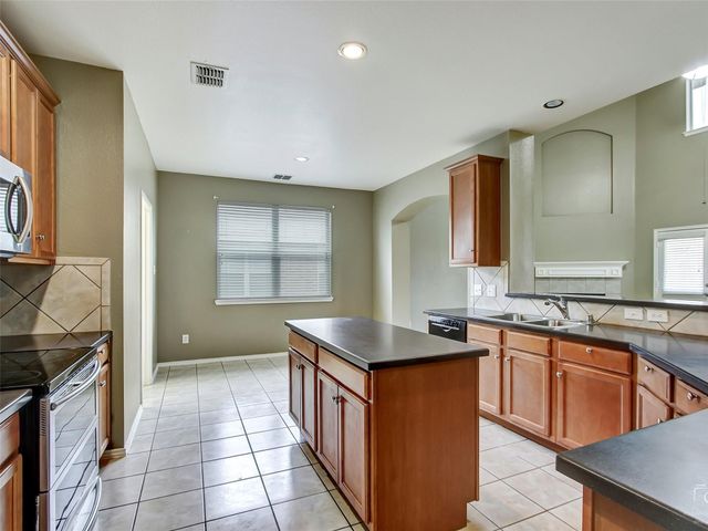 1023 Comfort Drive, Forney, TX 75126