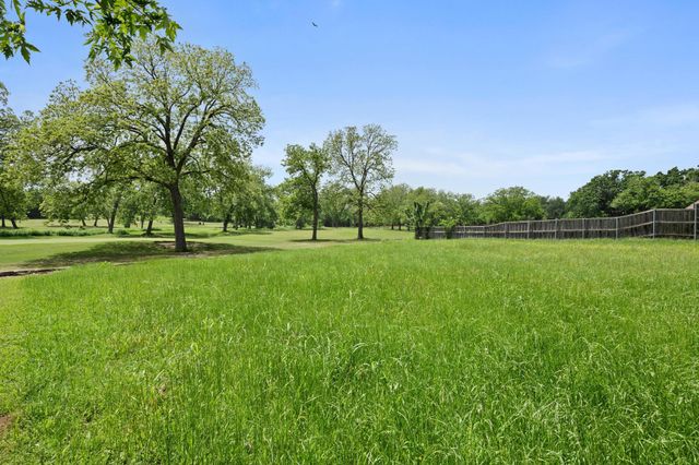 1204 Pioneer Trail, Bonham, TX 75418