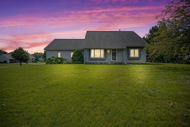 7204 S Countryside DRIVE, Franklin, WI 53132