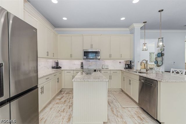 13528 Mandarin CIR, Naples, FL 34109