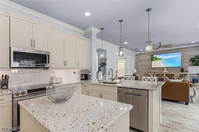 13528 Mandarin CIR, Naples, FL 34109