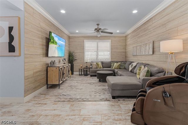 13528 Mandarin CIR, Naples, FL 34109