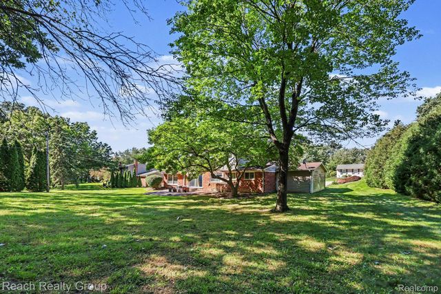 2553 Yorkshire Lane Lane, Bloomfield Charter Township, MI 48302