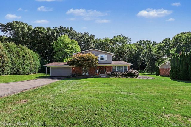 2553 Yorkshire Lane Lane, Bloomfield Charter Township, MI 48302