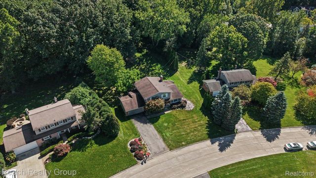 2553 Yorkshire Lane Lane, Bloomfield Charter Township, MI 48302