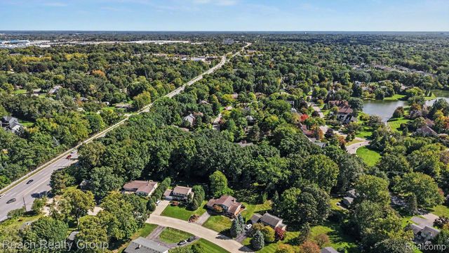 2553 Yorkshire Lane Lane, Bloomfield Charter Township, MI 48302