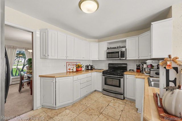 2553 Yorkshire Lane Lane, Bloomfield Charter Township, MI 48302