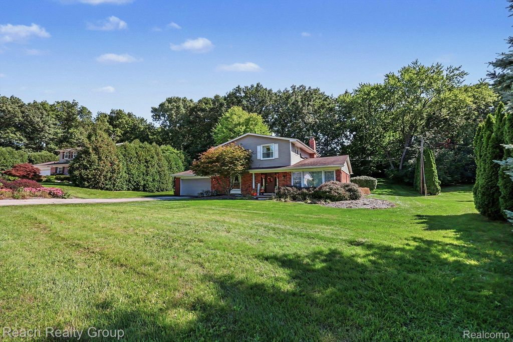 2553 Yorkshire Lane Lane, Bloomfield Charter Township, MI 48302