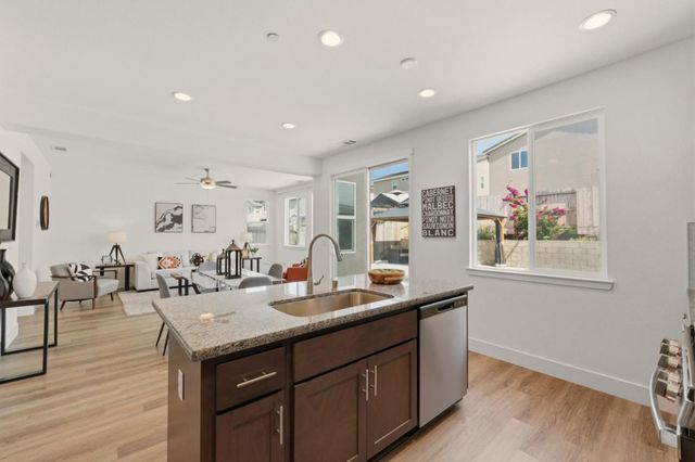 1207 Walker Peak Way, Hollister, CA 95023