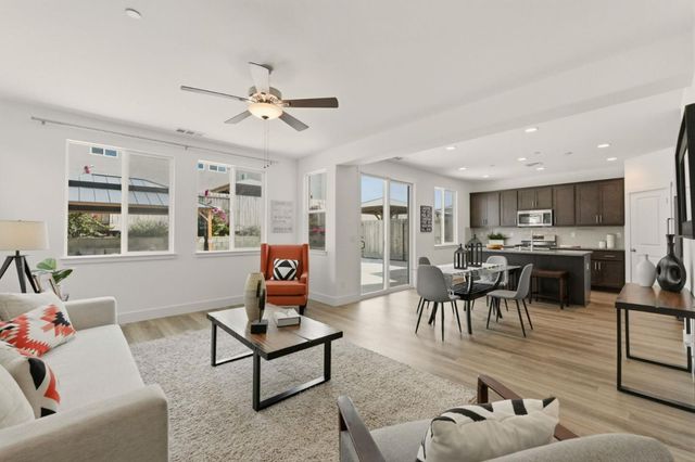 1207 Walker Peak Way, Hollister, CA 95023