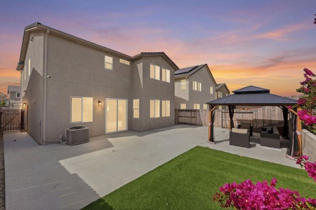 1207 Walker Peak Way, Hollister, CA 95023