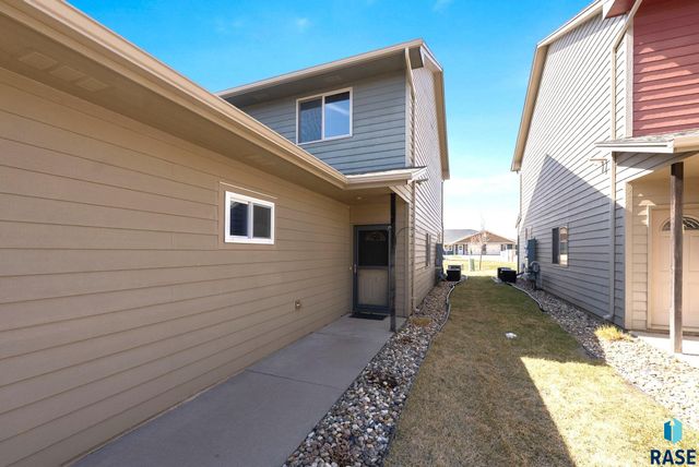 201 Emmett Trl Trail, Harrisburg, SD 57032