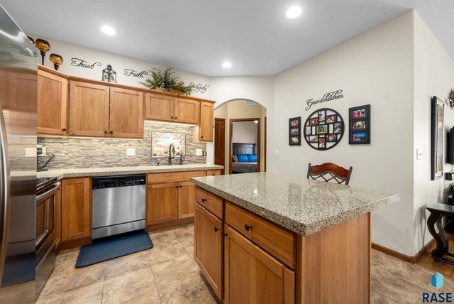 201 Emmett Trl Trail, Harrisburg, SD 57032