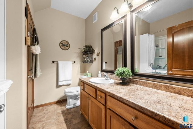 201 Emmett Trl Trail, Harrisburg, SD 57032