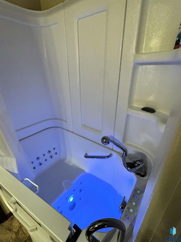 201 Emmett Trl Trail, Harrisburg, SD 57032