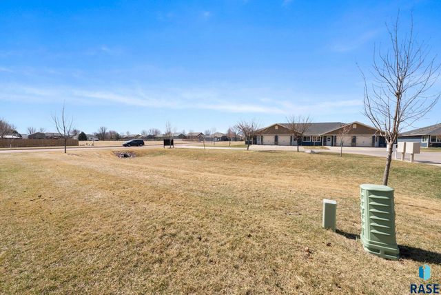 201 Emmett Trl Trail, Harrisburg, SD 57032