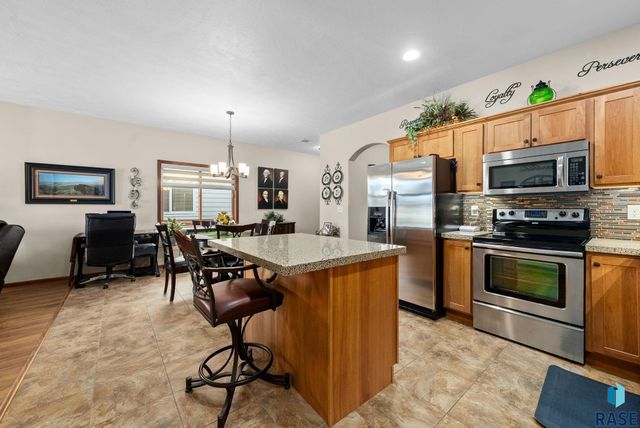 201 Emmett Trl Trail, Harrisburg, SD 57032