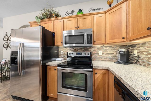 201 Emmett Trl Trail, Harrisburg, SD 57032