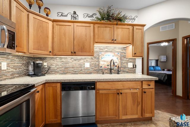 201 Emmett Trl Trail, Harrisburg, SD 57032