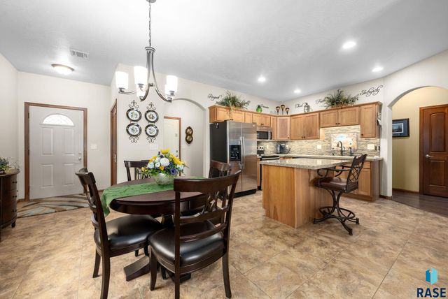 201 Emmett Trl Trail, Harrisburg, SD 57032