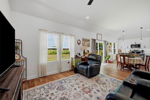 310 N Water Street, Savoy, TX 75479