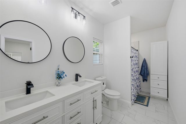 310 N Water Street, Savoy, TX 75479