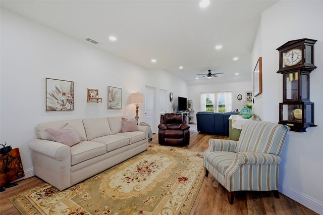 310 N Water Street, Savoy, TX 75479