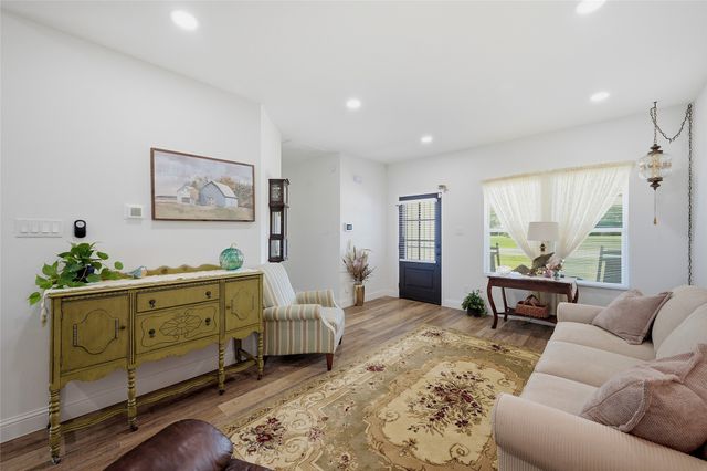 310 N Water Street, Savoy, TX 75479