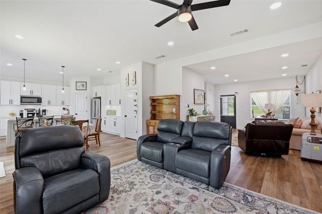 310 N Water Street, Savoy, TX 75479