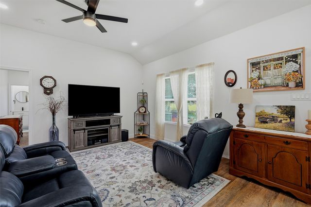 310 N Water Street, Savoy, TX 75479