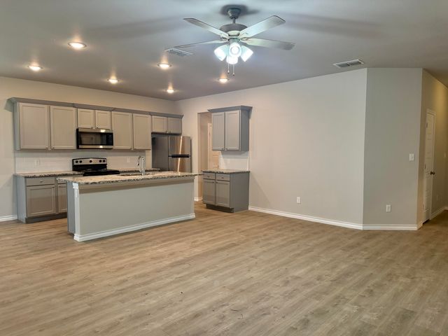 723 E 17th Street, Wolfforth, TX 79382